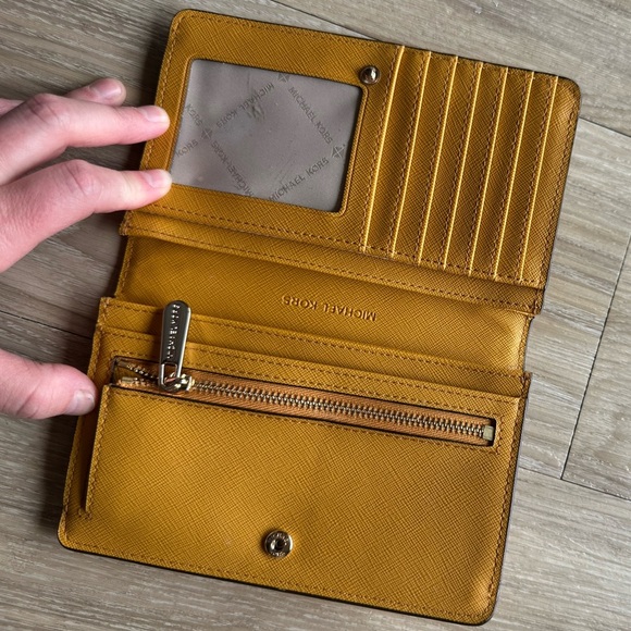 Michael Kors Handbag Purse, Wallet, and Wristlet Set, Leather, Beige - Picture 11 of 11